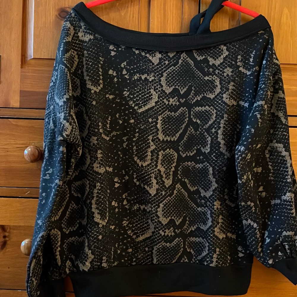 Woman’s Ocean Drive Top Size Small NWT
